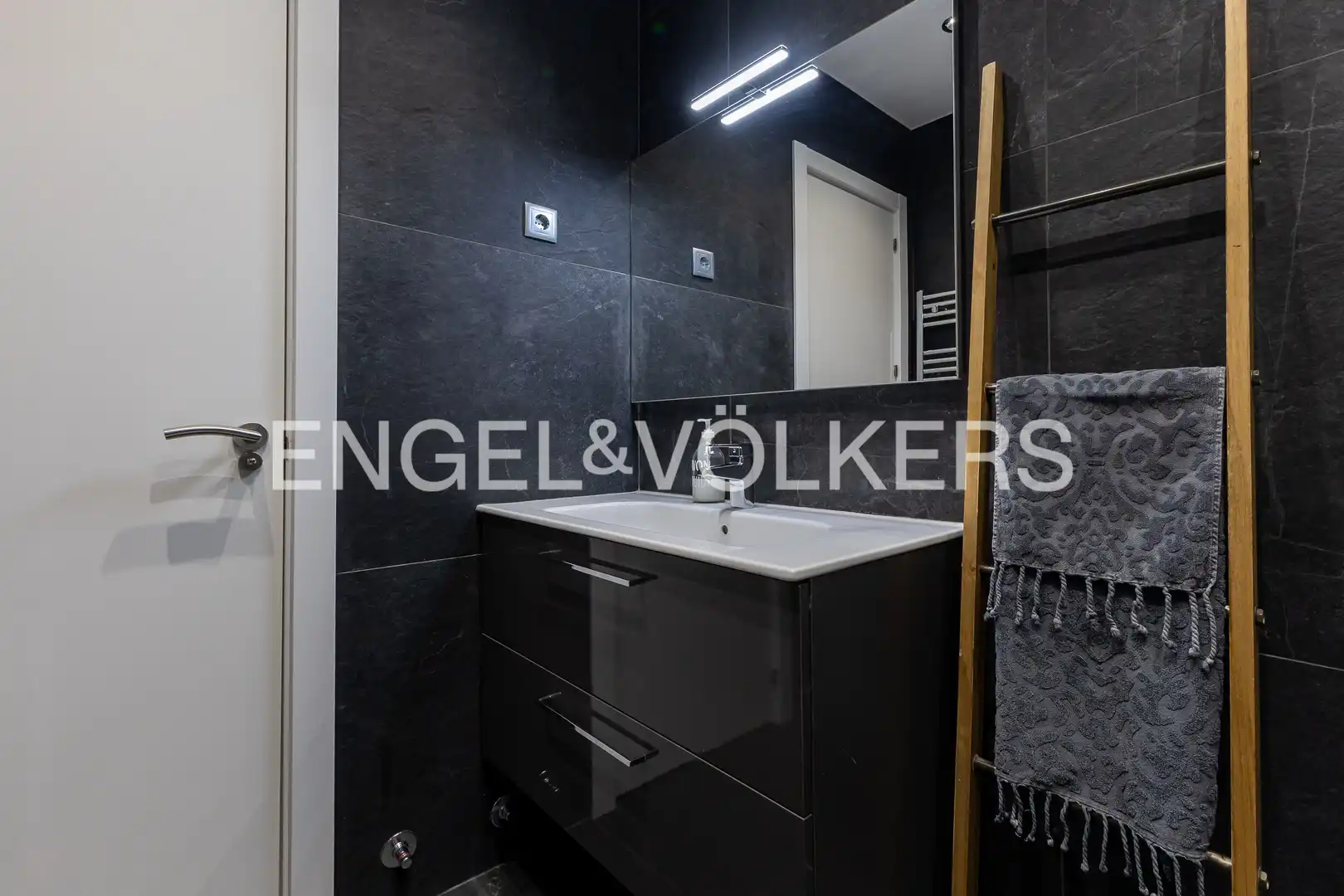 Badezimmer von Wohnung zum Verkauf in Madrid mit Klimaanlage, Heizung und Abstellraum