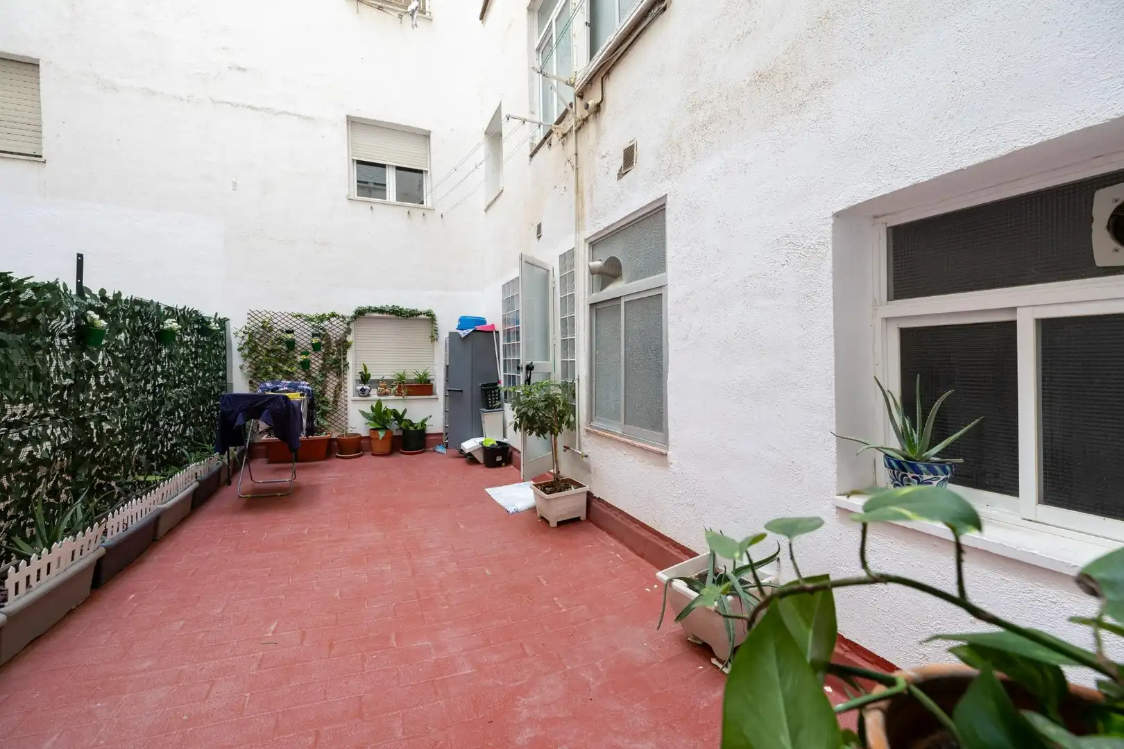 Vista exterior de Piso en venta en Granada con Balcón