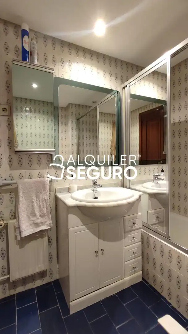 Baño de Piso de alquiler en Madrid con Aire acondicionado, Calefacción y Piscina