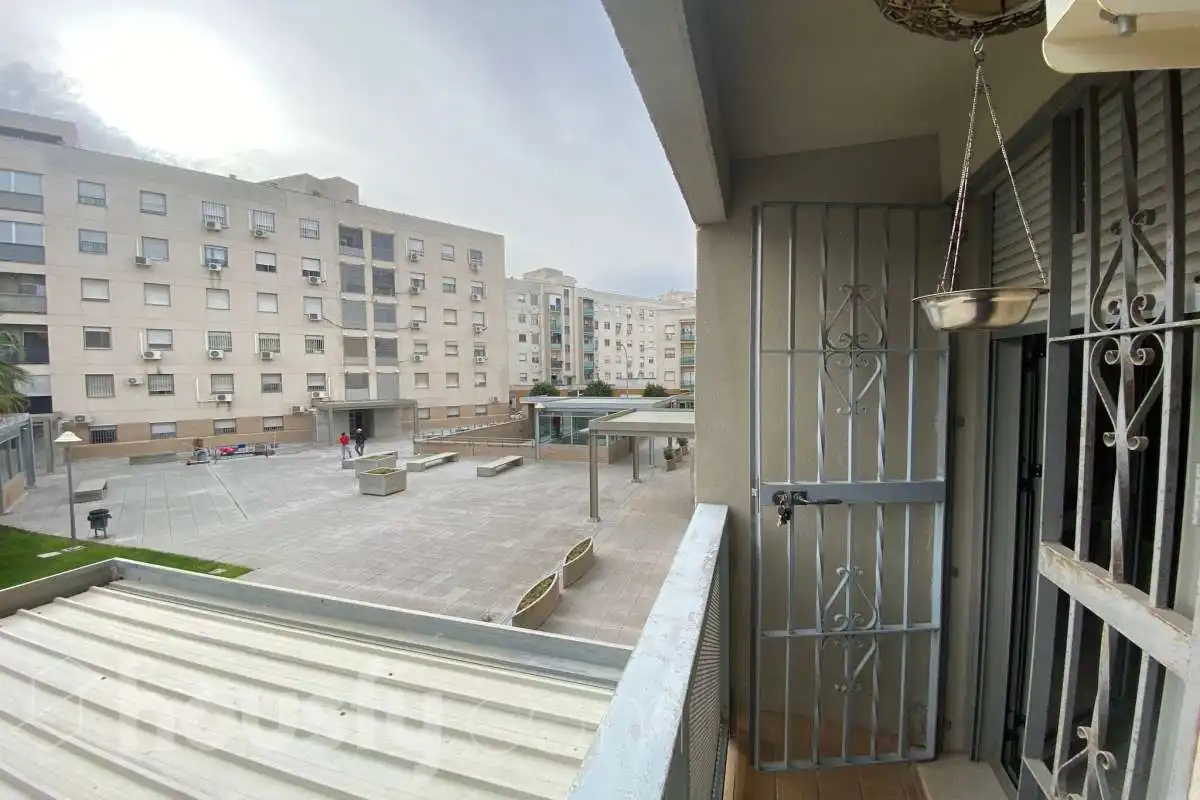 Terrasse von Wohnung zur Miete in Sevilla mit Klimaanlage, Terrasse und Balkon