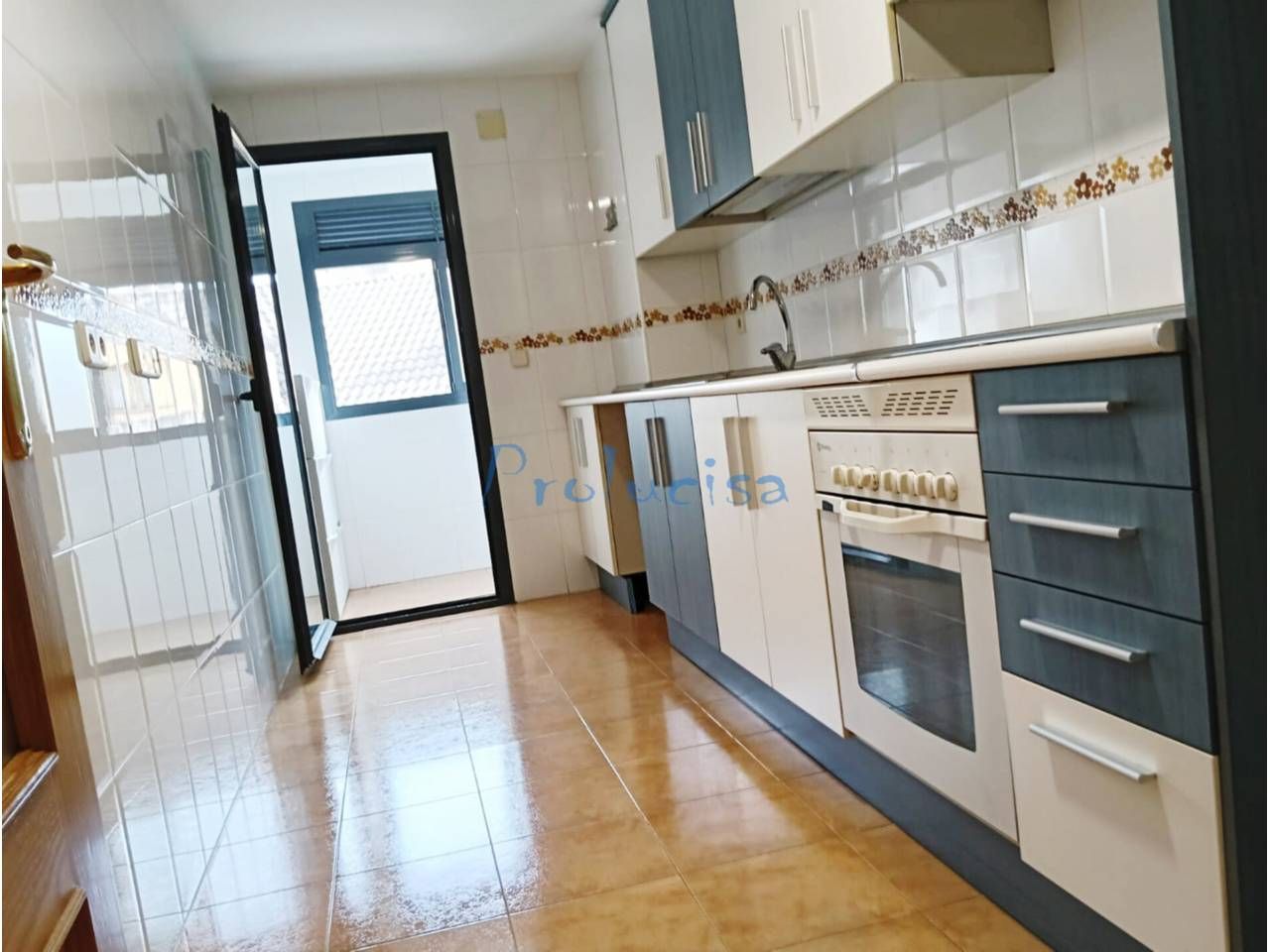 Kitchen of Flat for sale in Fuenlabrada  with Air Conditioner, Heating and Alarm