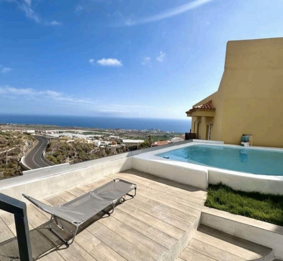 Exterior view of House or chalet for sale in Adeje  with Private garden, Terrace and Swimming Pool