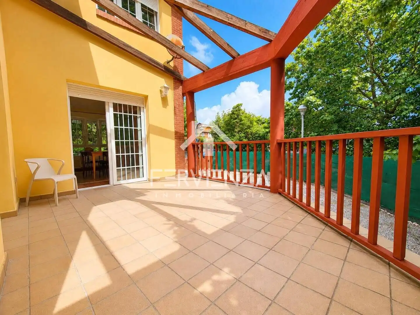 Terrassa de Casa adosada en venda en Castrillón