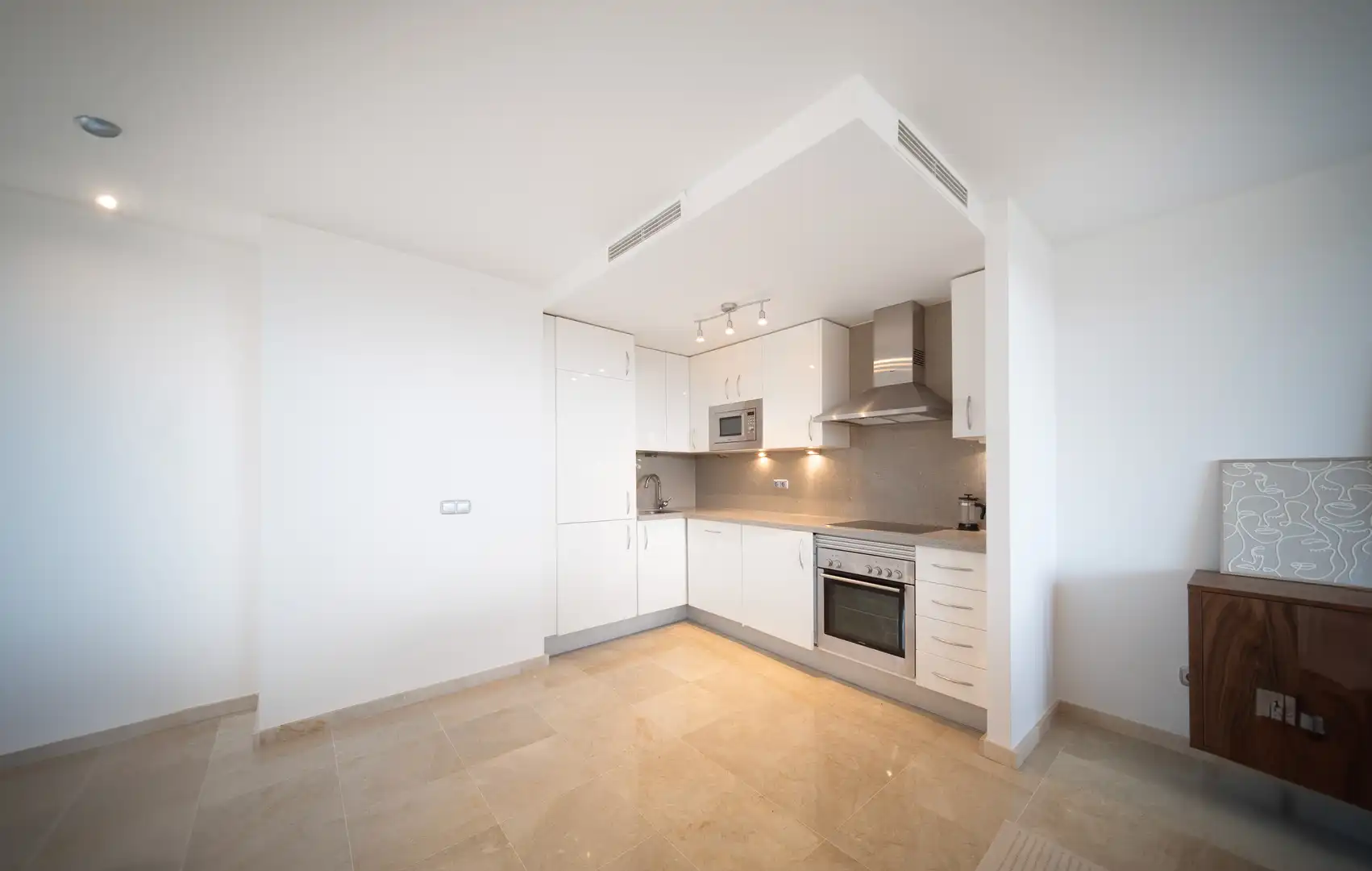 Küche von Wohnung zur Miete in Benahavís mit Klimaanlage, Privatgarten und Terrasse