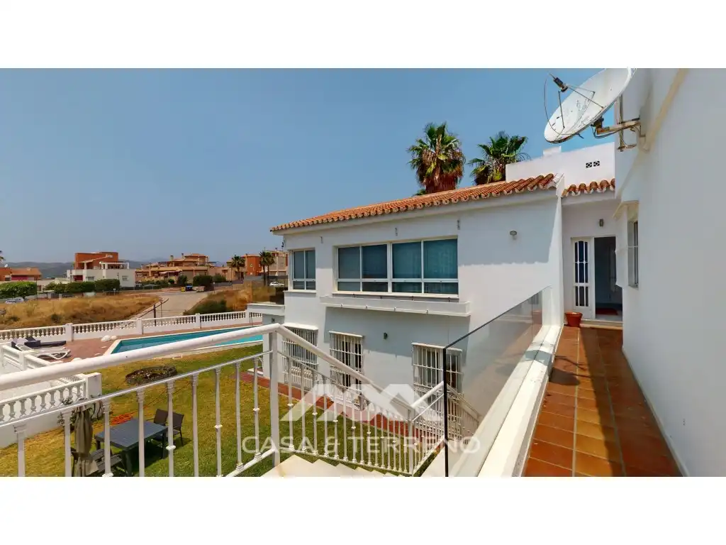 House with terrace for sale in Calle Claveles, imagen 2