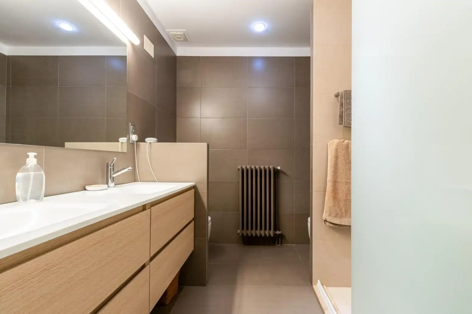 Baño de Casa adosada en venta en Terrassa con Calefacción, Parquet y Terraza