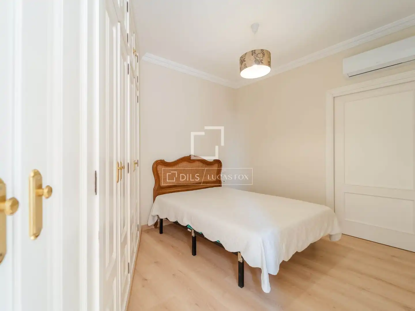Schlafzimmer von Dachboden zur Miete in Valencia mit Klimaanlage, Heizung und Terrasse