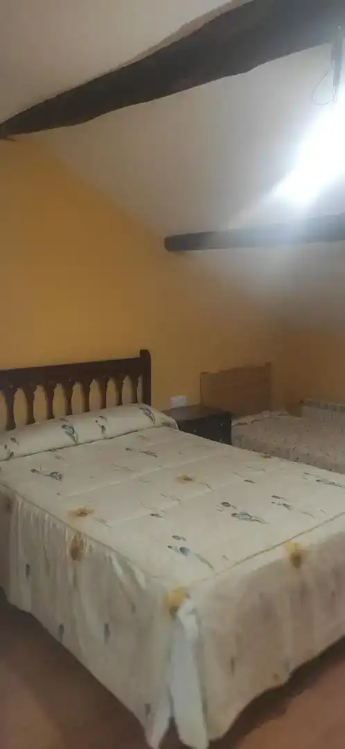 Dormitori de Casa adosada en venda en Frumales amb Moblat, Rentadora i Microones
