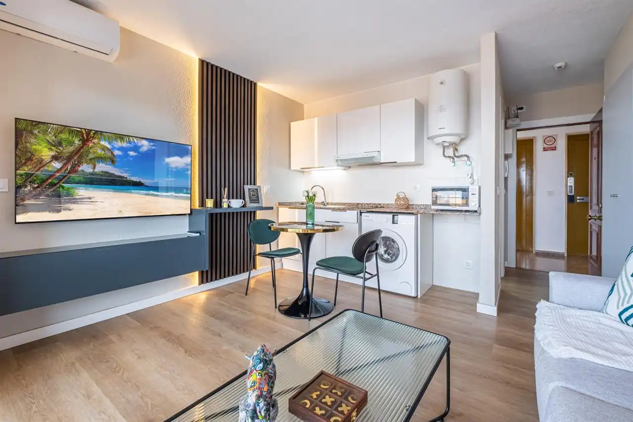 Sala d'estar de Pis en venda en Benidorm amb Piscina i Moblat