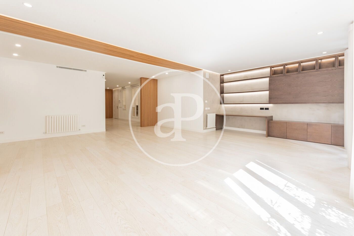 Living room of Flat for sale in  Madrid Capital  with Air Conditioner, Heating and Balcony