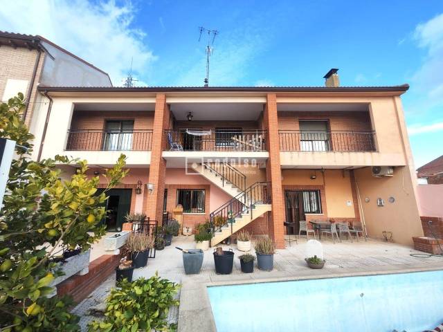Casa-chalet en Venta en Centro