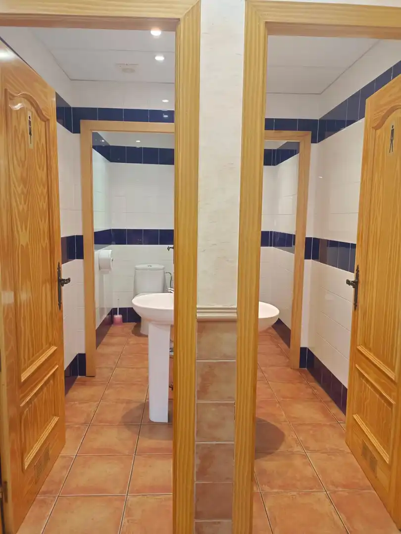 Baño de Local en venta en Zaragoza con Aire acondicionado