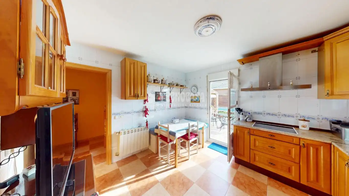 Küche von Wohnung zum Verkauf in El Casar mit Schwimmbad
