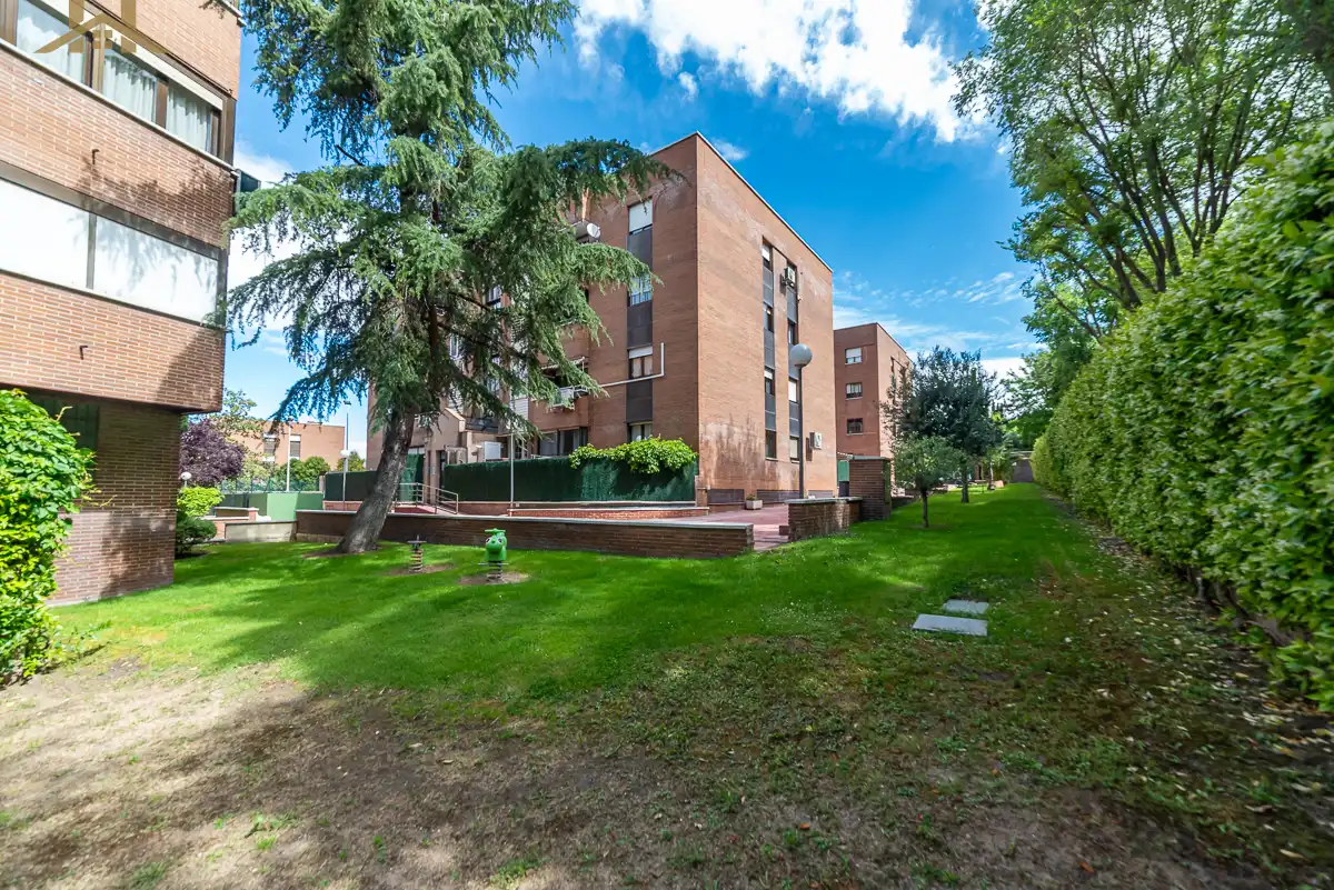 Vista exterior de Pis en venda en Pozuelo de Alarcón amb Aire condicionat, Calefacció i Terrassa