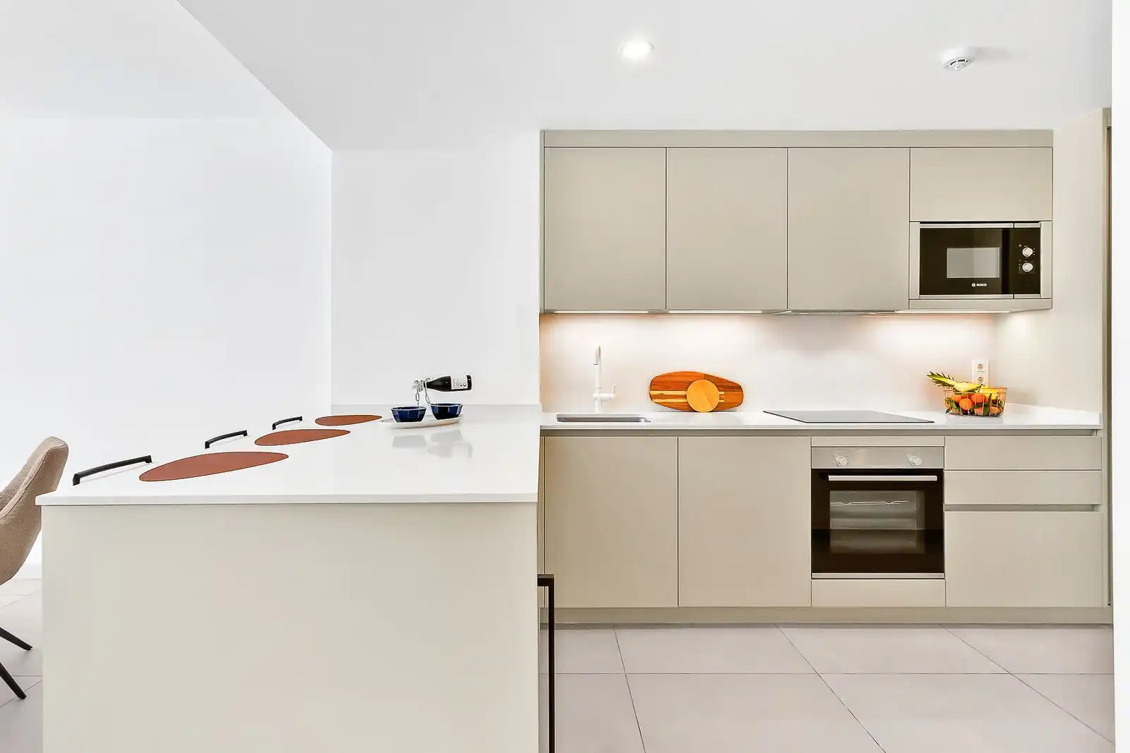 Cuina de Apartament en venda en Marbella amb Aire condicionat, Jardí privat i Terrassa