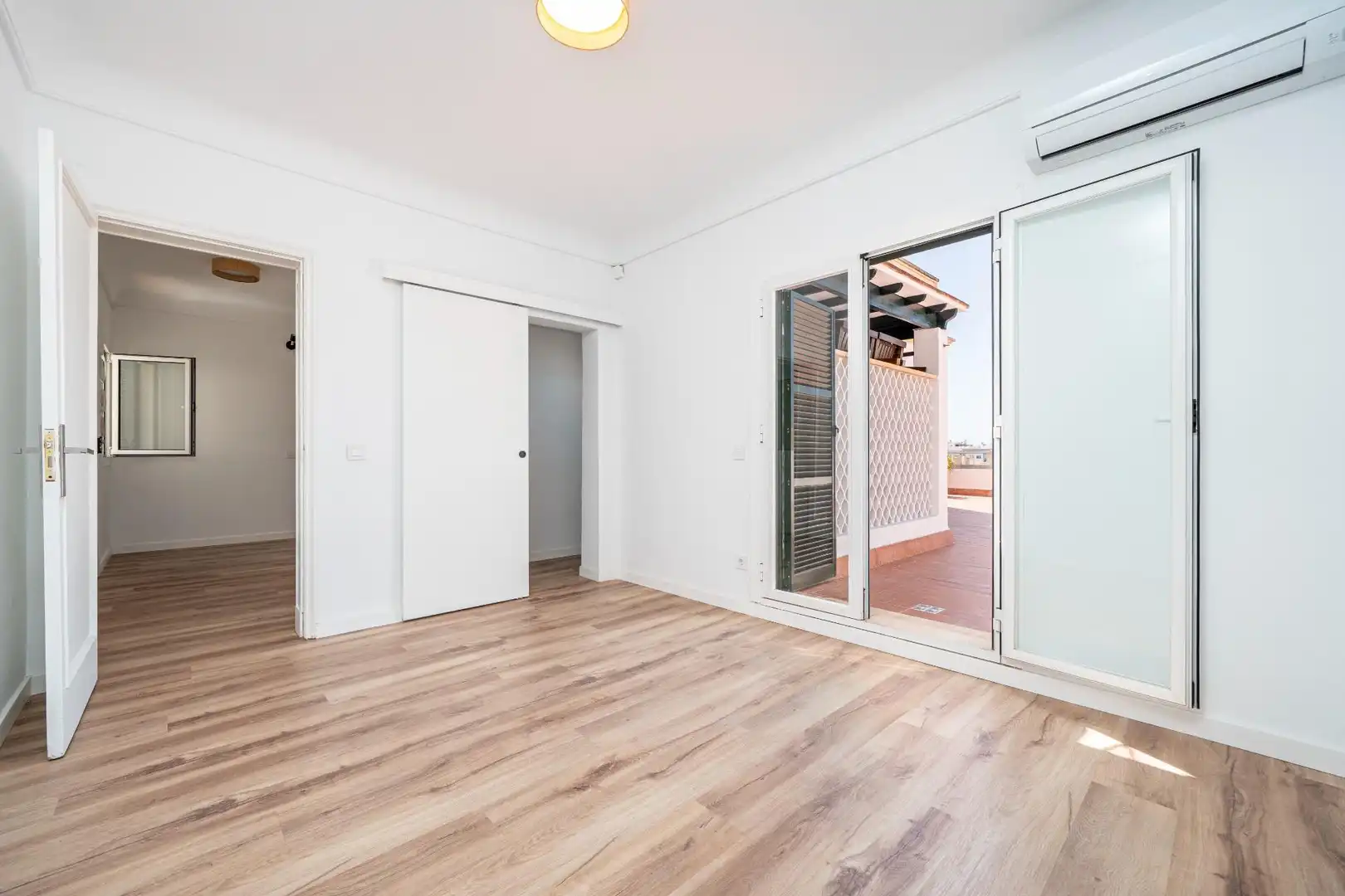 Attic for rent in Santa Catalina