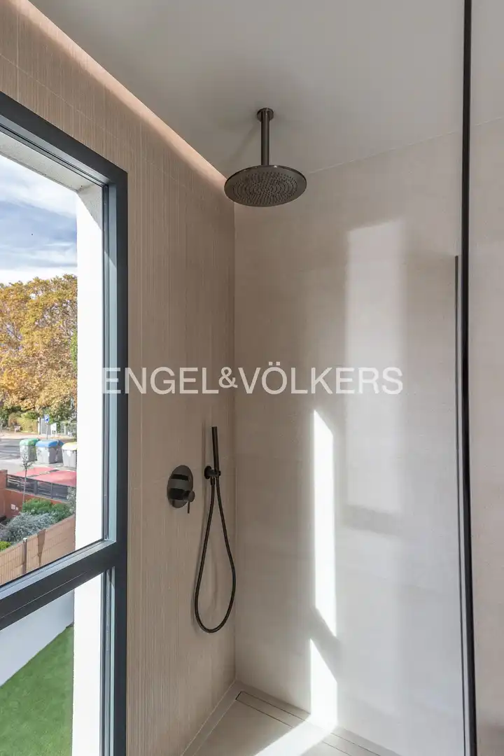 Bathroom of Houses for sale in Sant Cugat del Vallès  with Air Conditioner, Heating and Private garden