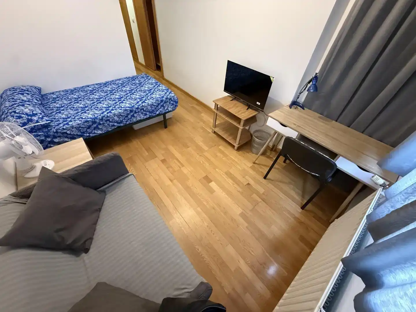 Sala d'estar de Pis per a compartir en Alcorcón amb Parquet, Piscina i Moblat