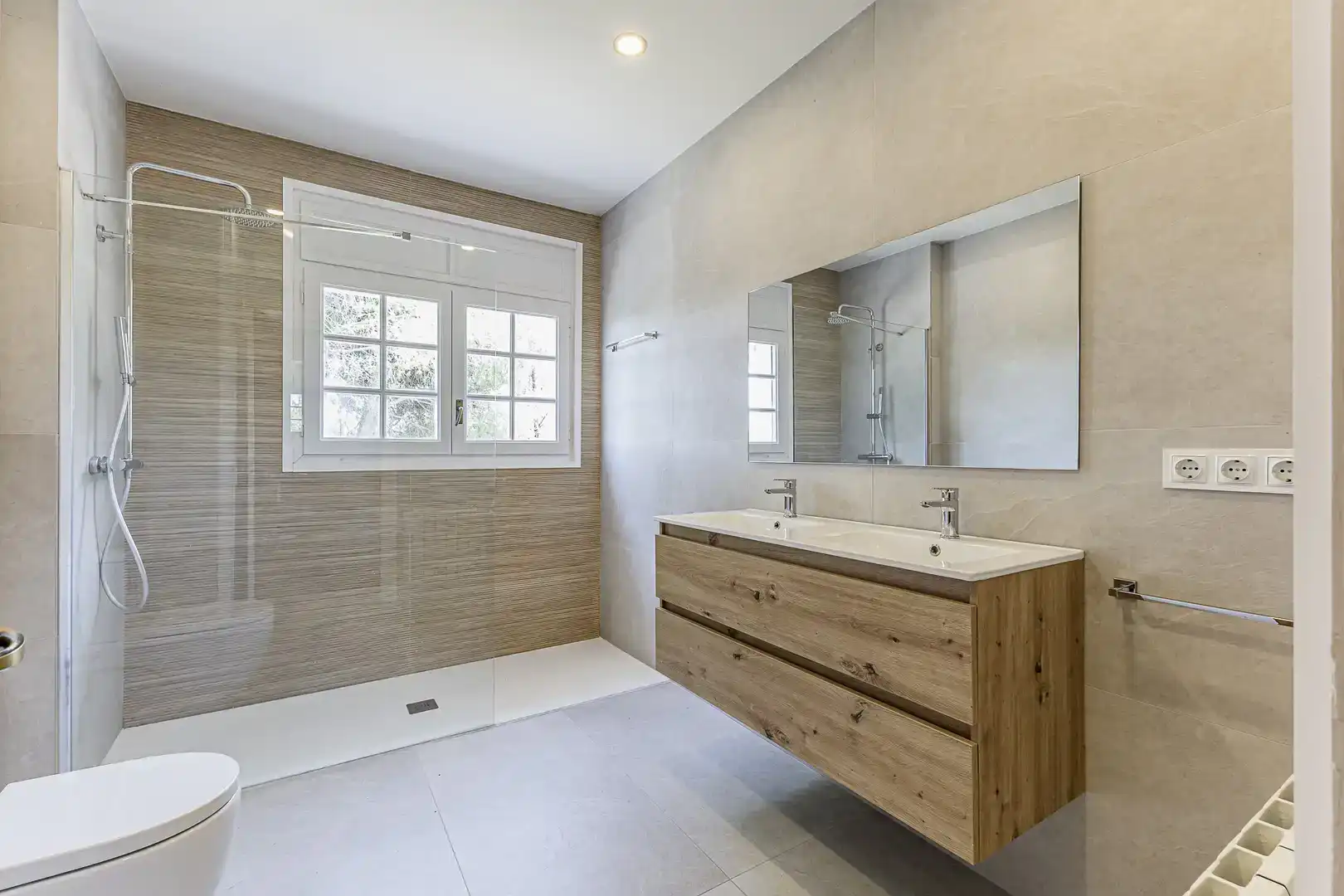 Baño de Casa o chalet de alquiler en Sant Cugat del Vallès con Aire acondicionado, Jardín privado y Parquet