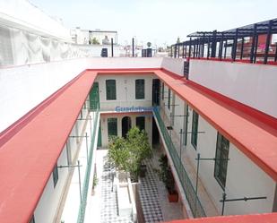 Exterior view of Apartment to rent in  Sevilla Capital  with Air Conditioner and Balcony