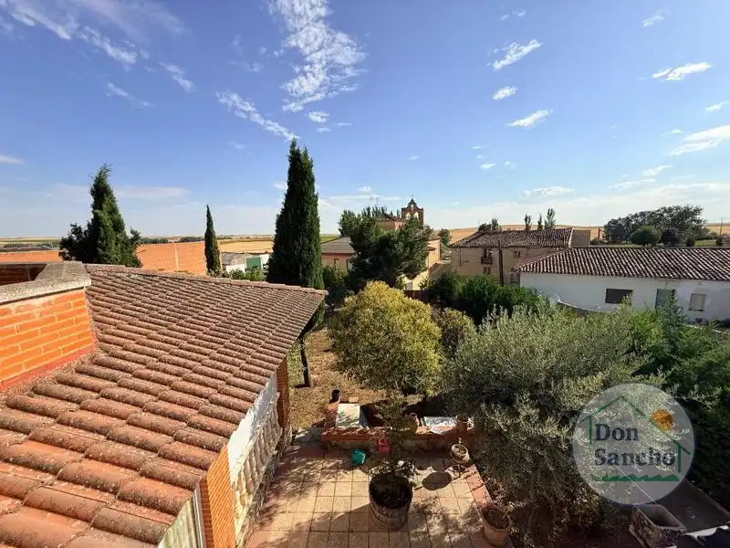 Vista exterior de Casa o chalet en venta en Cabezón de Valderaduey con Calefacción