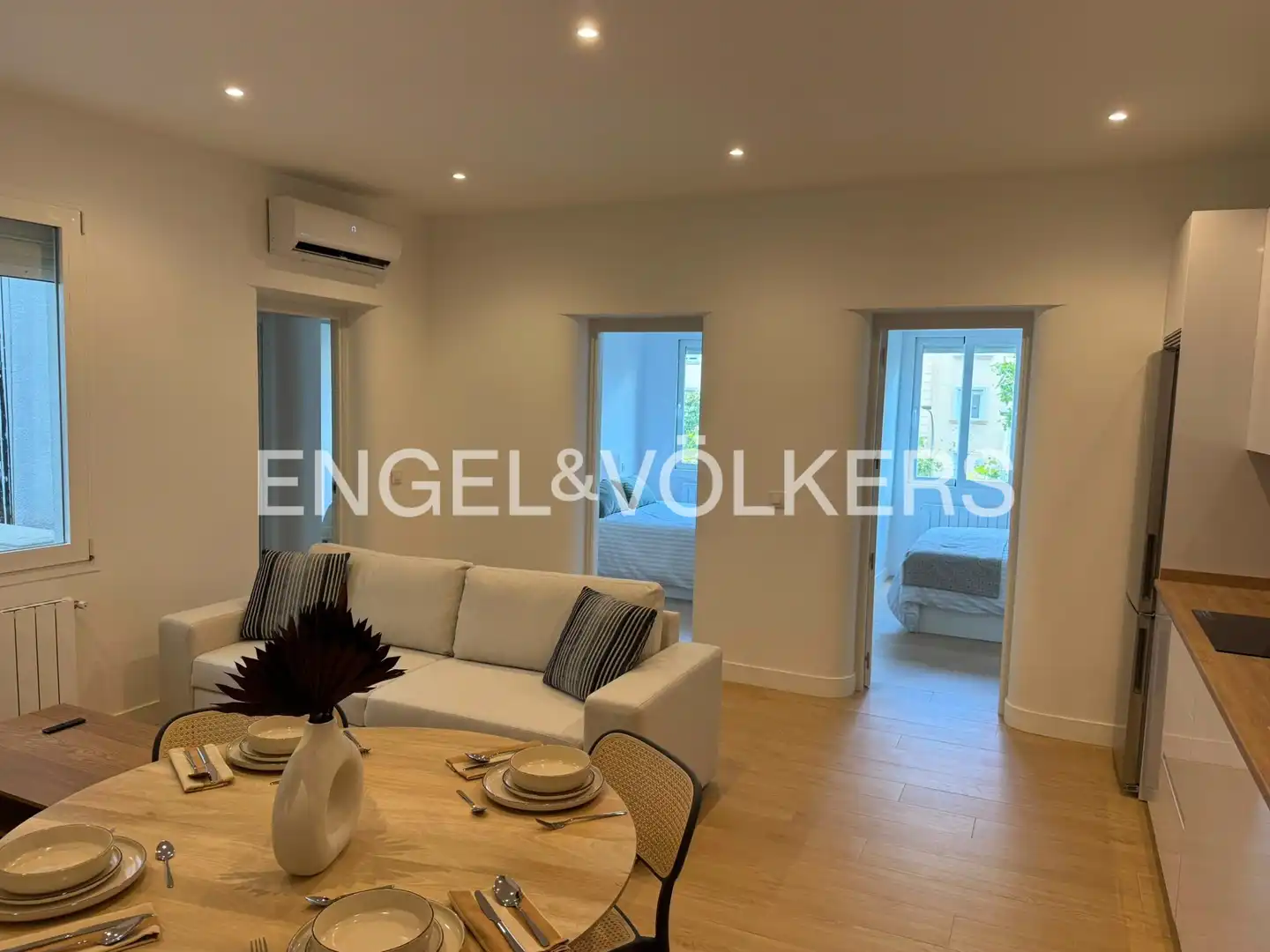 Living room of Flat for rent in Madrid  with Air Conditioner, Heating and Furnished