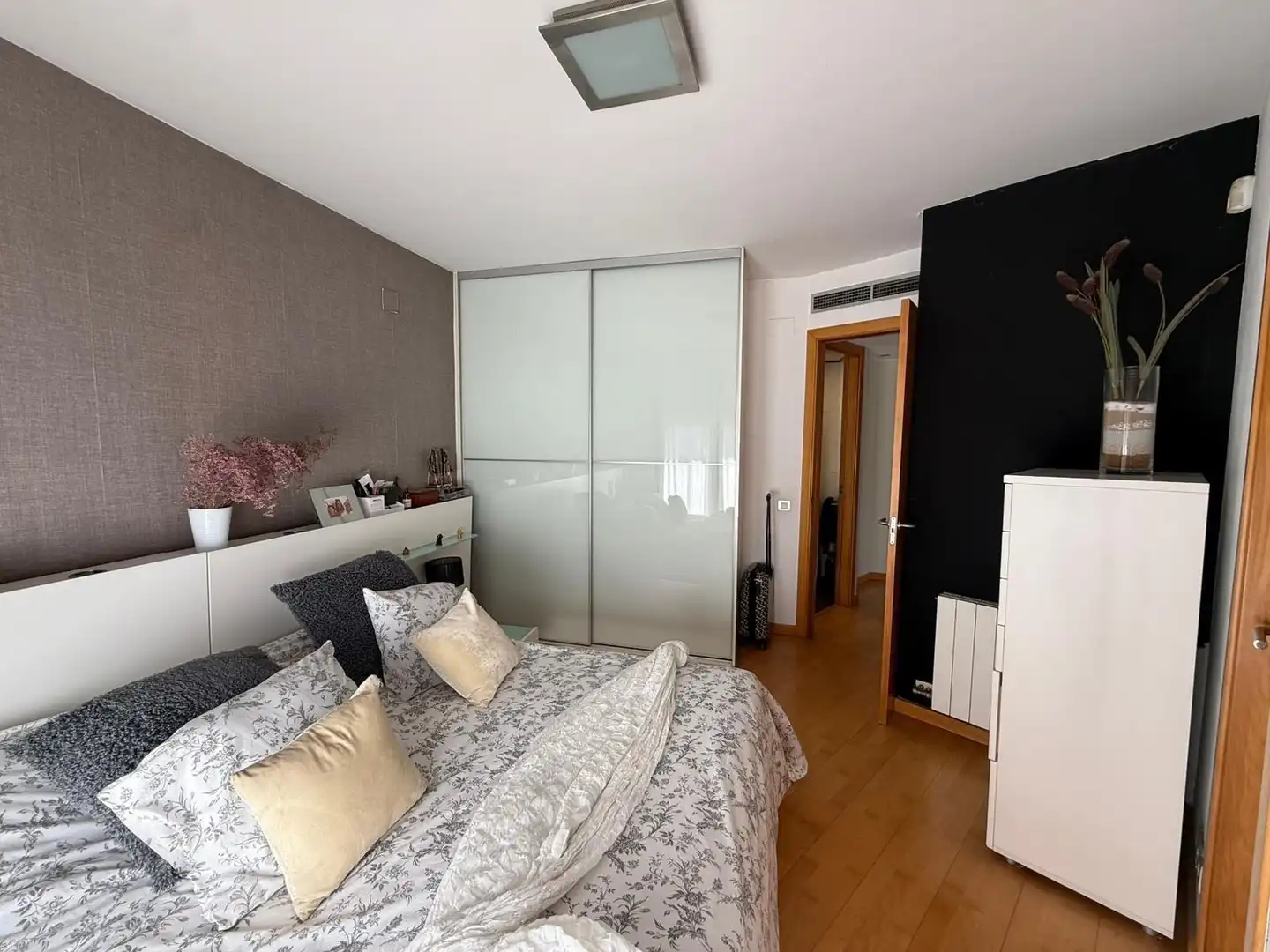 Dormitori de Apartament en venda en Barcelona amb Aire condicionat, Calefacció i Parquet