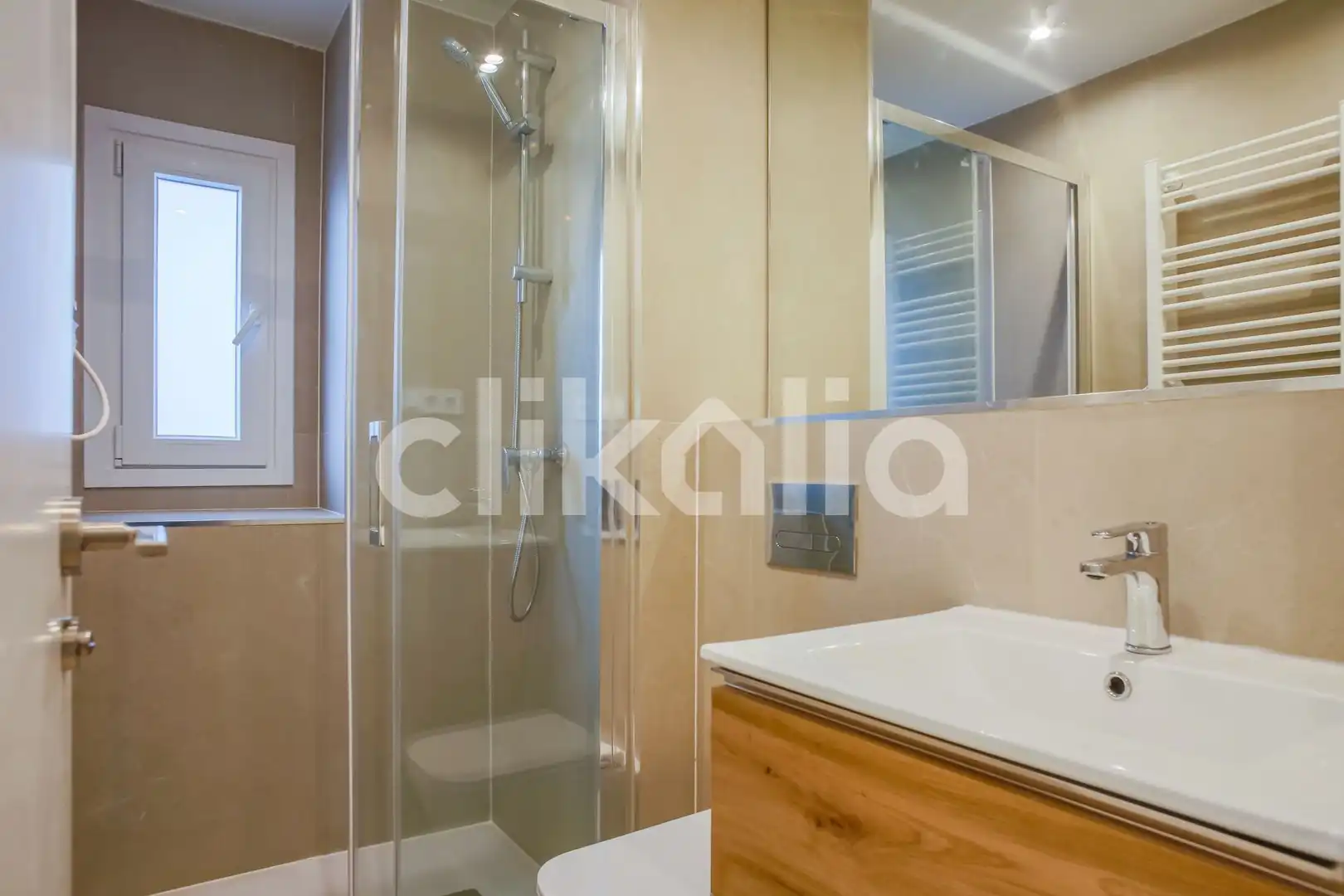 Bathroom of Flat for sale in Madrid  with Air Conditioner, Heating and Terrace