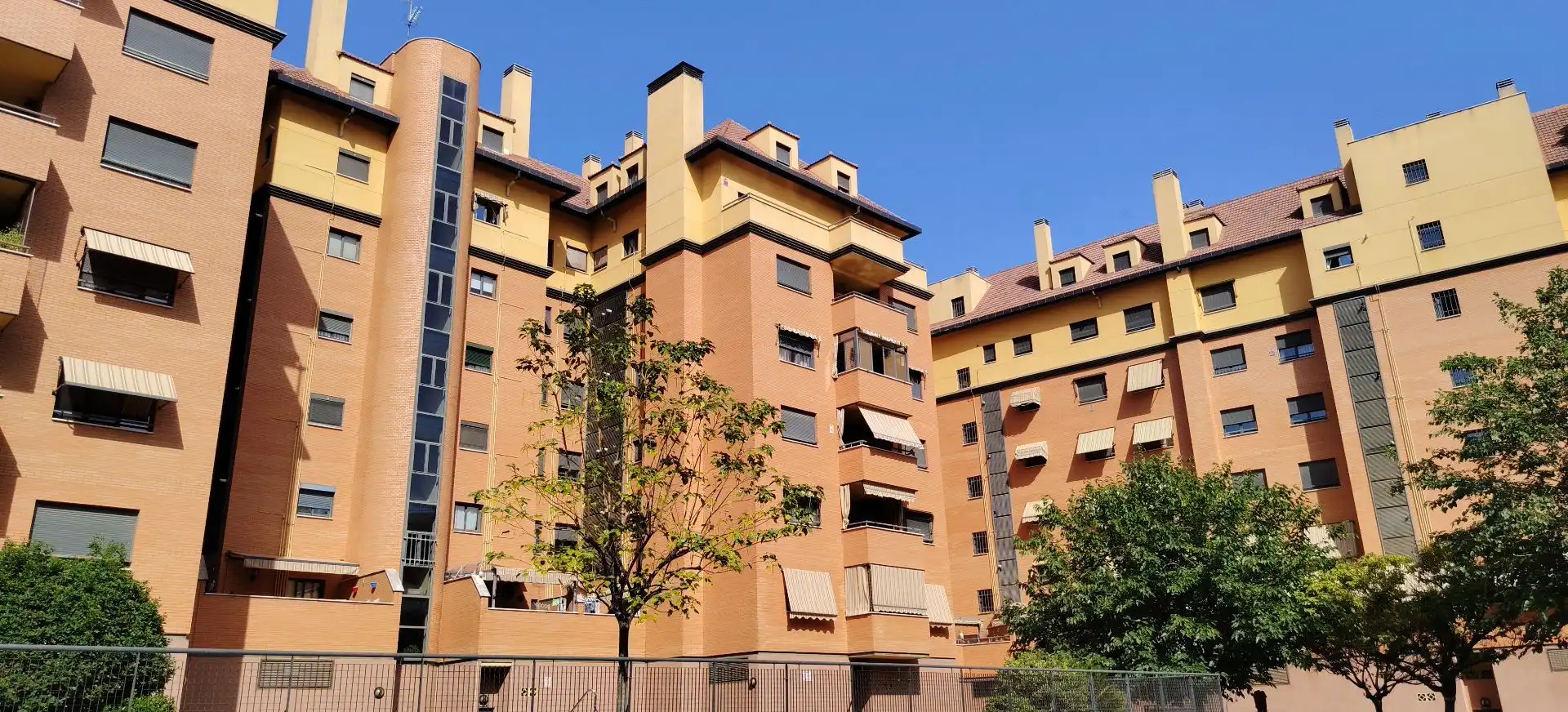 Exterior view of Flat for rent in Alcalá de Henares  with Air Conditioner, Heating and Storage room