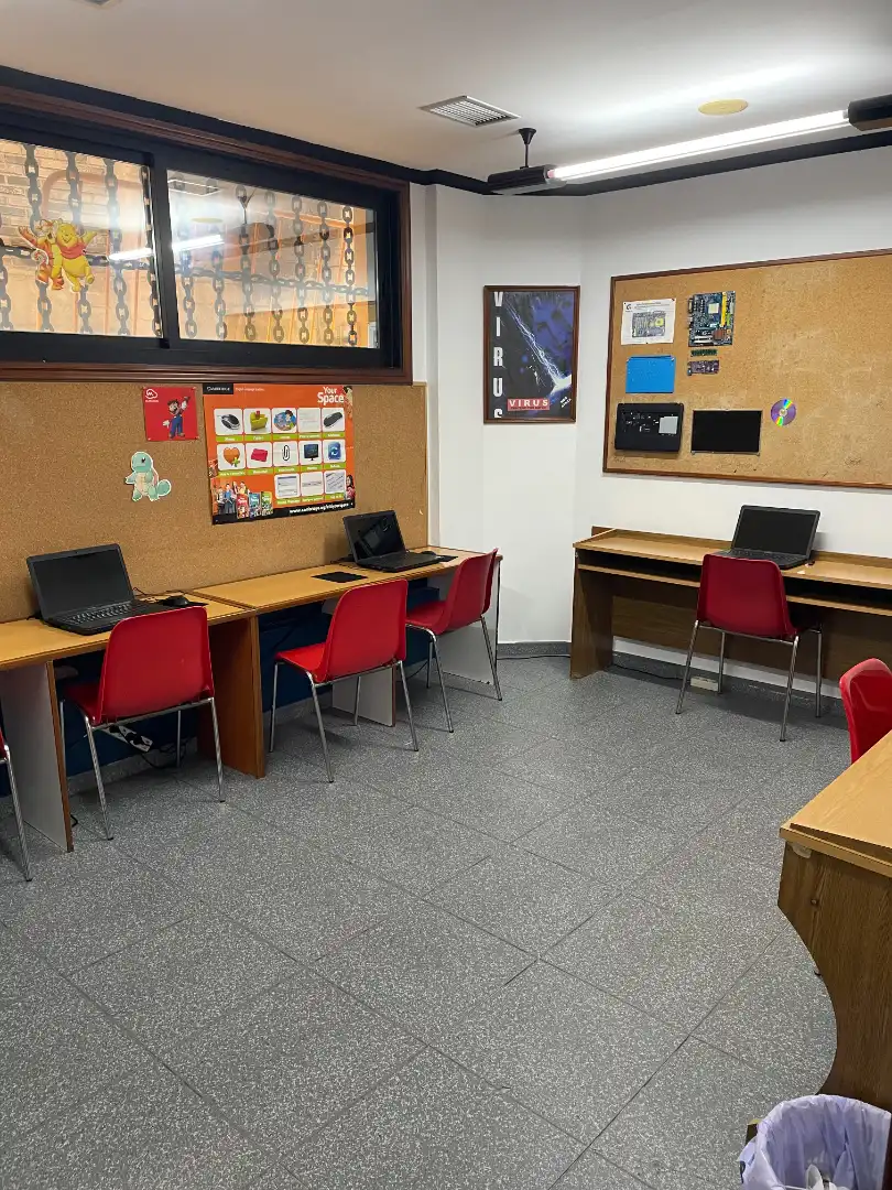 Local comercial en alquiler en Rúa de Jenaro de la Fuente, imagen 4