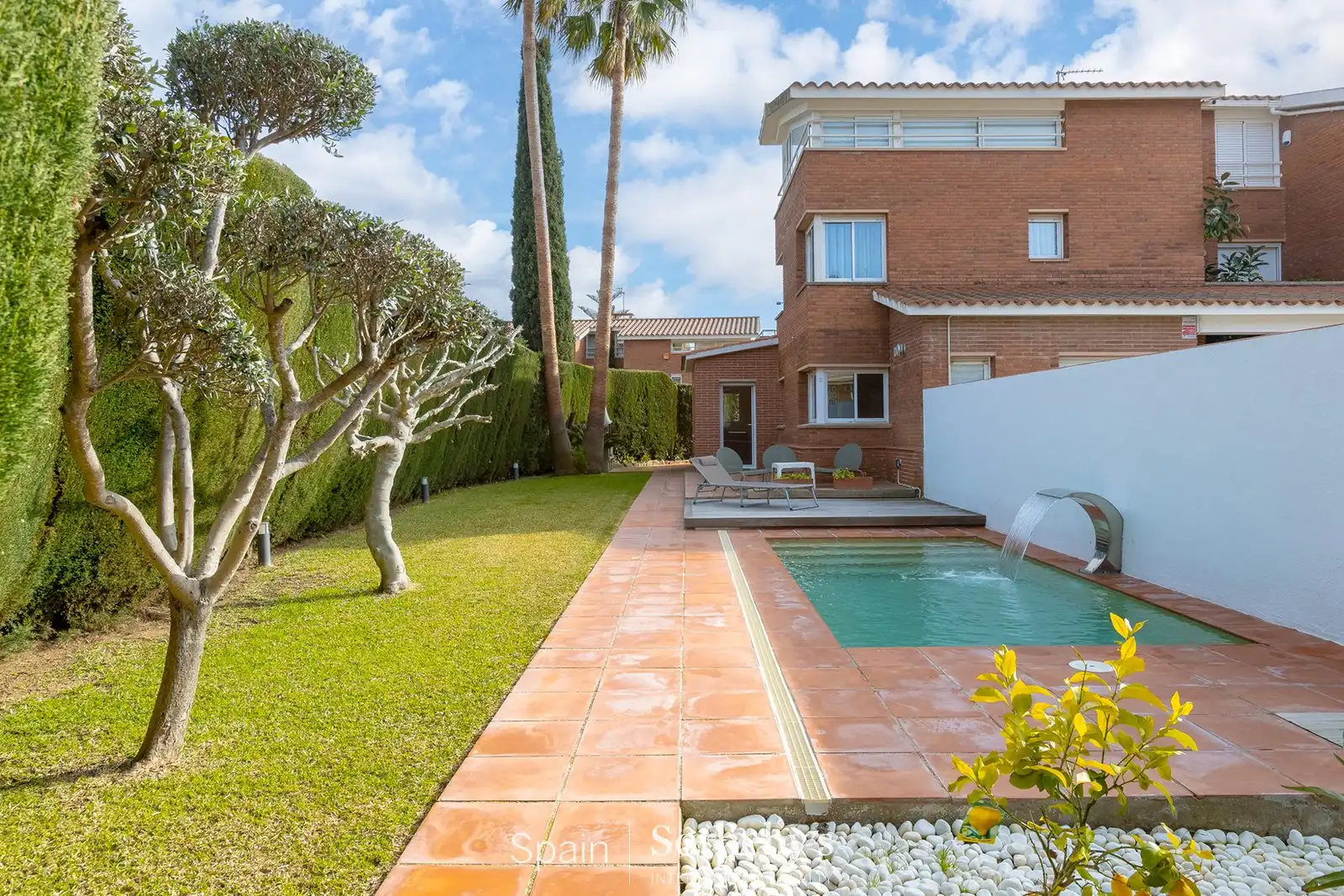 Casa aparellada amb piscina en venda a Carrer dels Oms, imagen 2