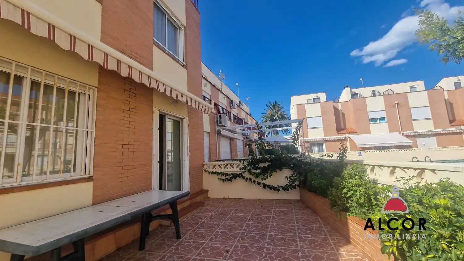 Vista exterior de Casa adosada en venta en Benicarló con Aire acondicionado, Terraza y Trastero