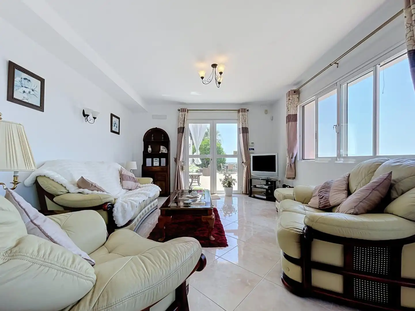 Sala d'estar de Casa o xalet en venda en Callosa d'en Sarrià amb Aire condicionat, Jardí privat i Terrassa