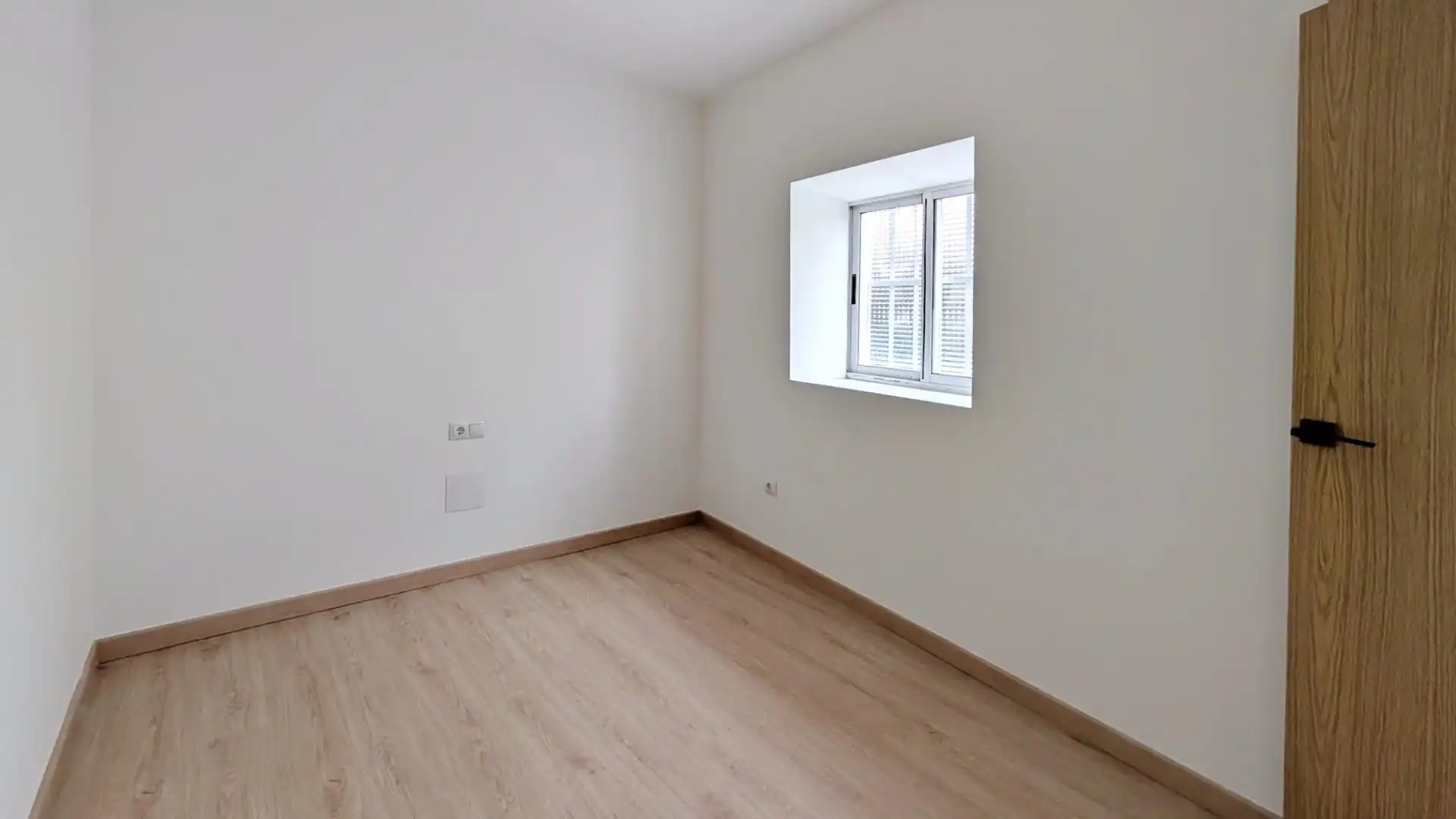 Habitación de Piso en venta en Torrelavega  con Parquet y Terraza