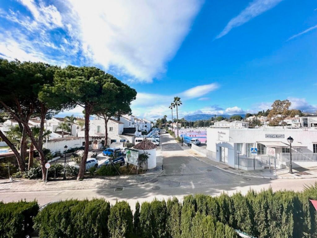 Exterior view of Flat for sale in Estepona  with Air Conditioner and Furnished