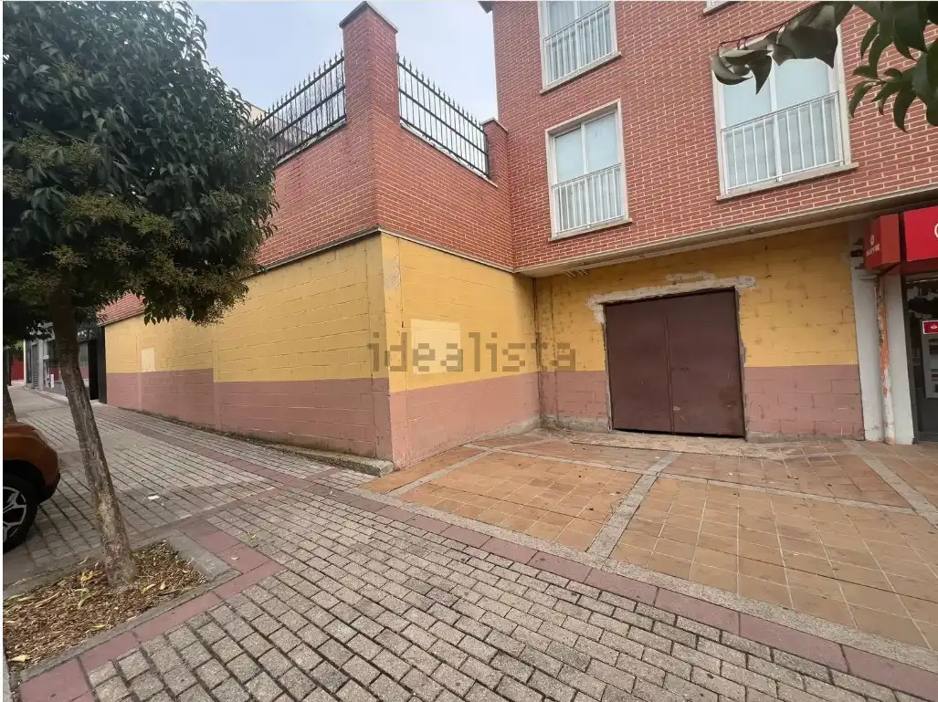 Vista exterior de Local de lloguer en Ávila