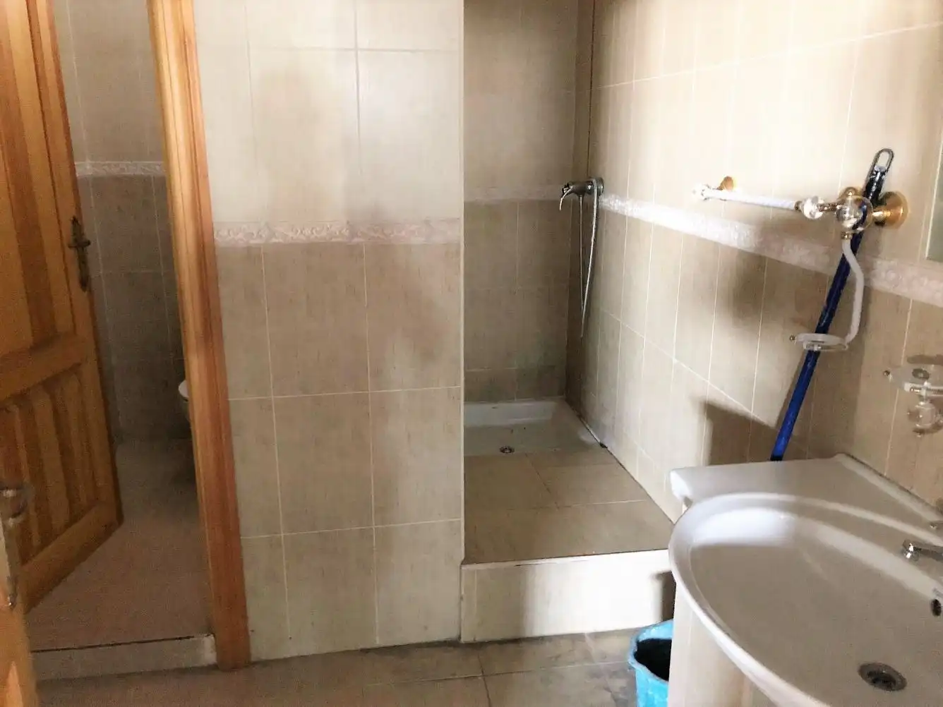 Baño de Nave industrial de alquiler en Serracines
