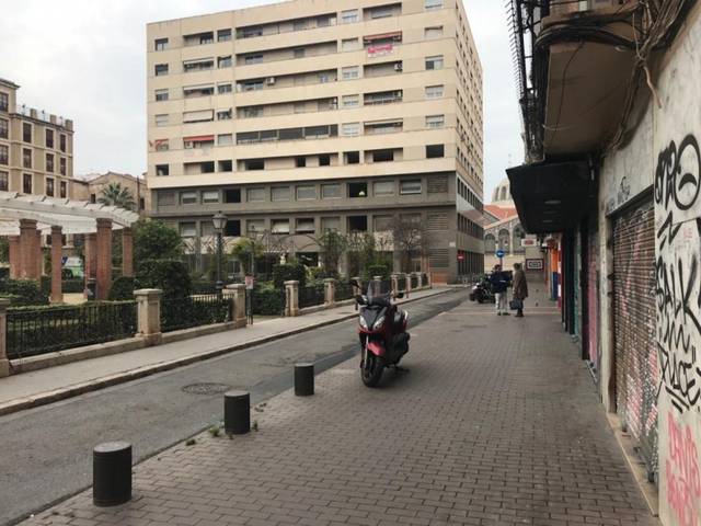 Local comercial en Alquiler en Valencia - Calle Juan de Villarrasa en El Mercat
