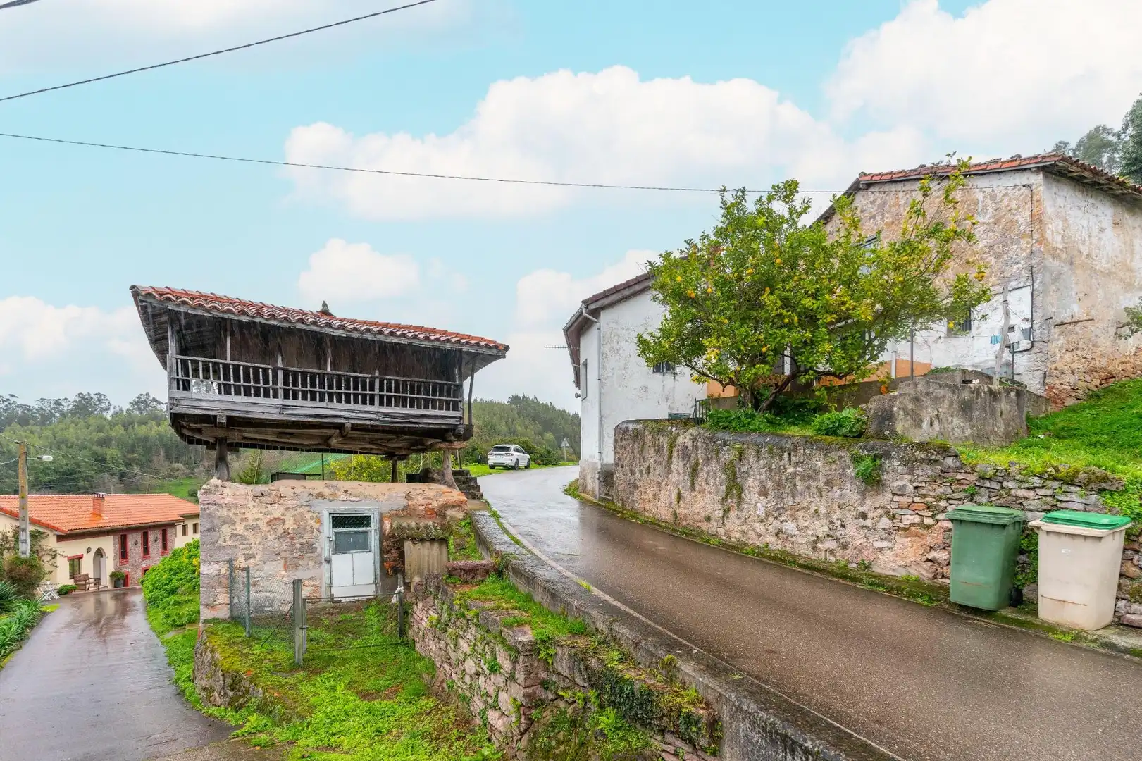 Vista exterior de Casa o xalet en venda en Soto del Barco amb Calefacció, Jardí privat i Terrassa