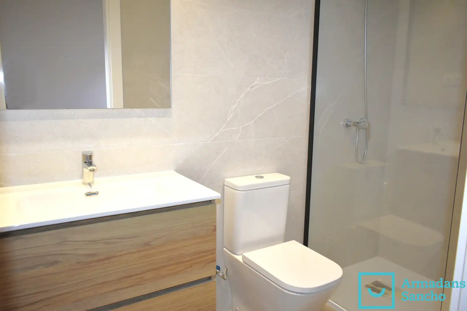 Baño de Piso de alquiler en Tiana con Aire acondicionado, Calefacción y Horno