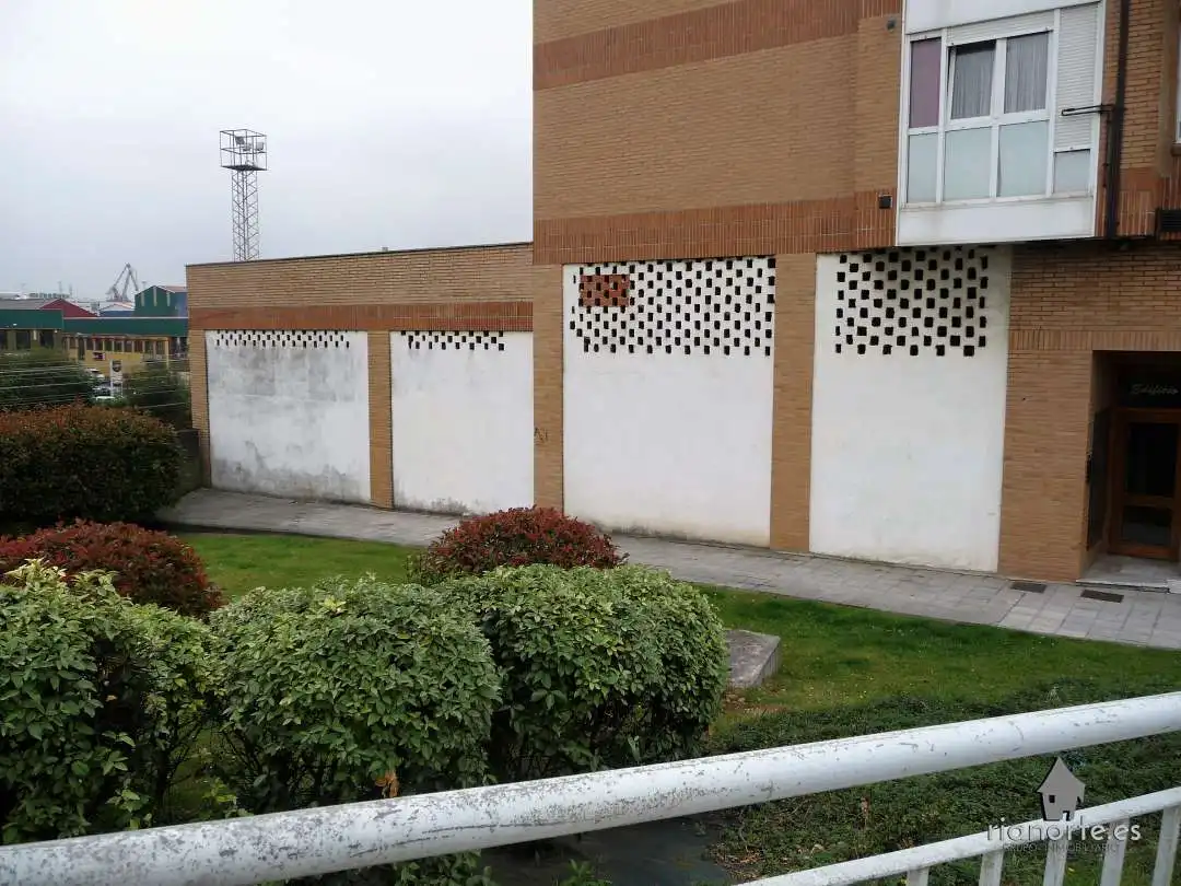 Local comercial en venta en Jardín de Cantos - El Nodo