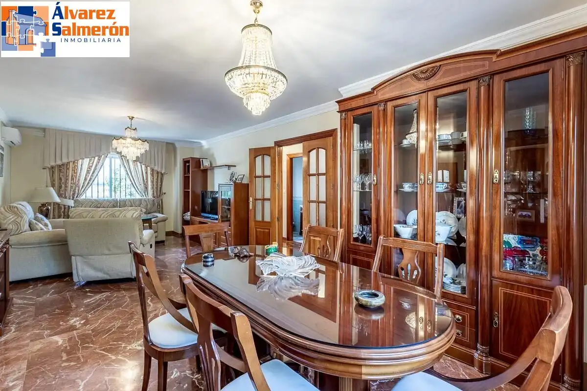Casa pareada con piscina en venta en Calle CARLOS CANO (HI), imagen 5