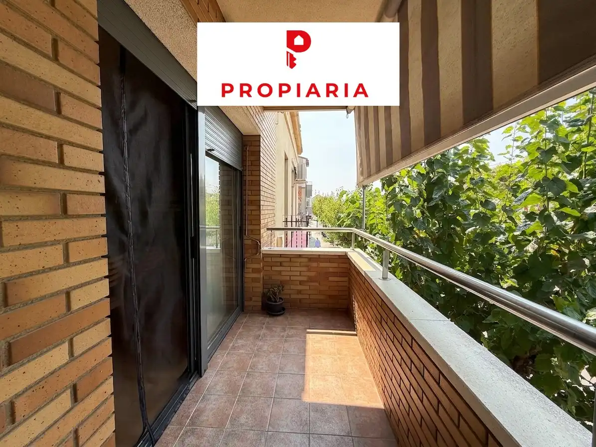 Vista exterior de Piso en venta en Sant Vicenç Dels Horts con Aire acondicionado, Calefacción y Parquet