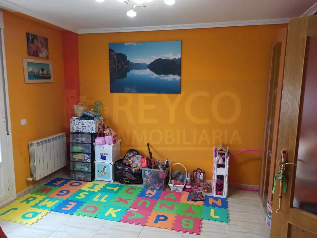 Wohnzimmer von Einfamilien-Reihenhaus zum Verkauf in Alesanco mit Privatgarten und Möbliert