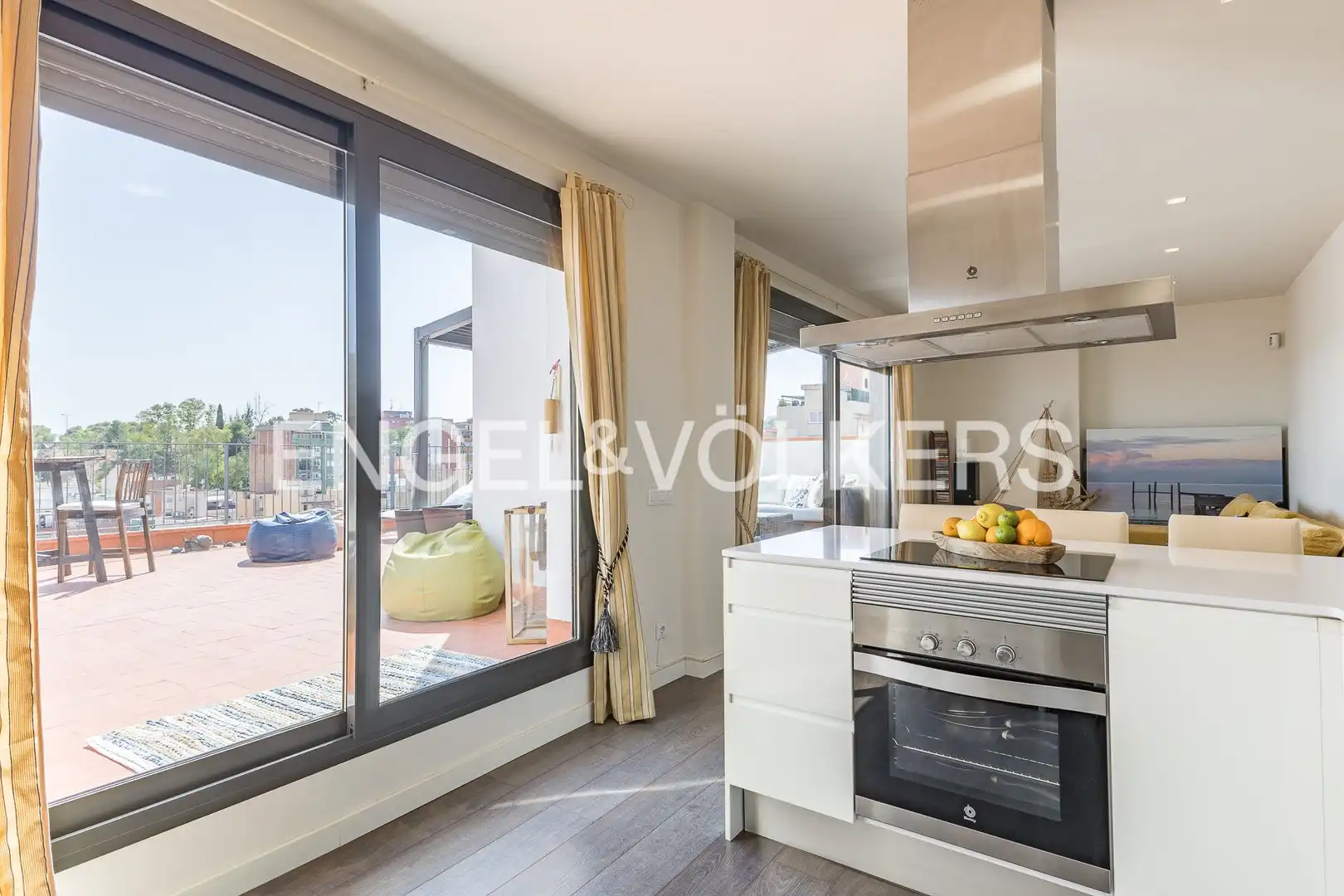 Vista exterior de Àtic en venda en Badalona amb Aire condicionat, Calefacció i Terrassa