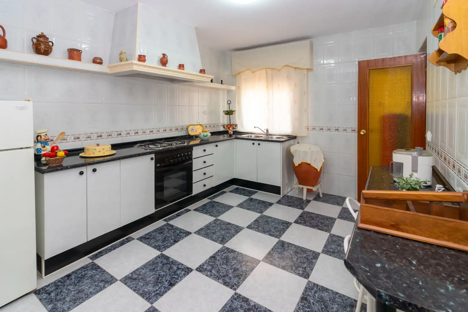 Küche von Haus oder Chalet zum Verkauf in Badajoz mit Klimaanlage, Abstellraum und Schwimmbad