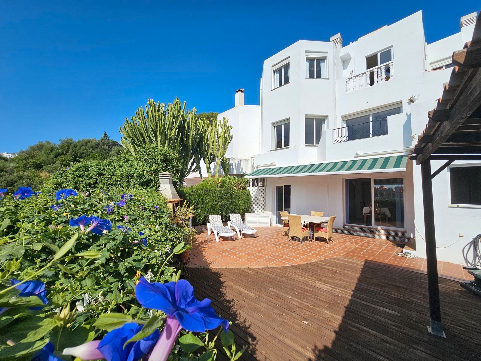 Jardí de Dúplex en venda en Estepona amb Terrassa, Moblat i Piscina comunitària