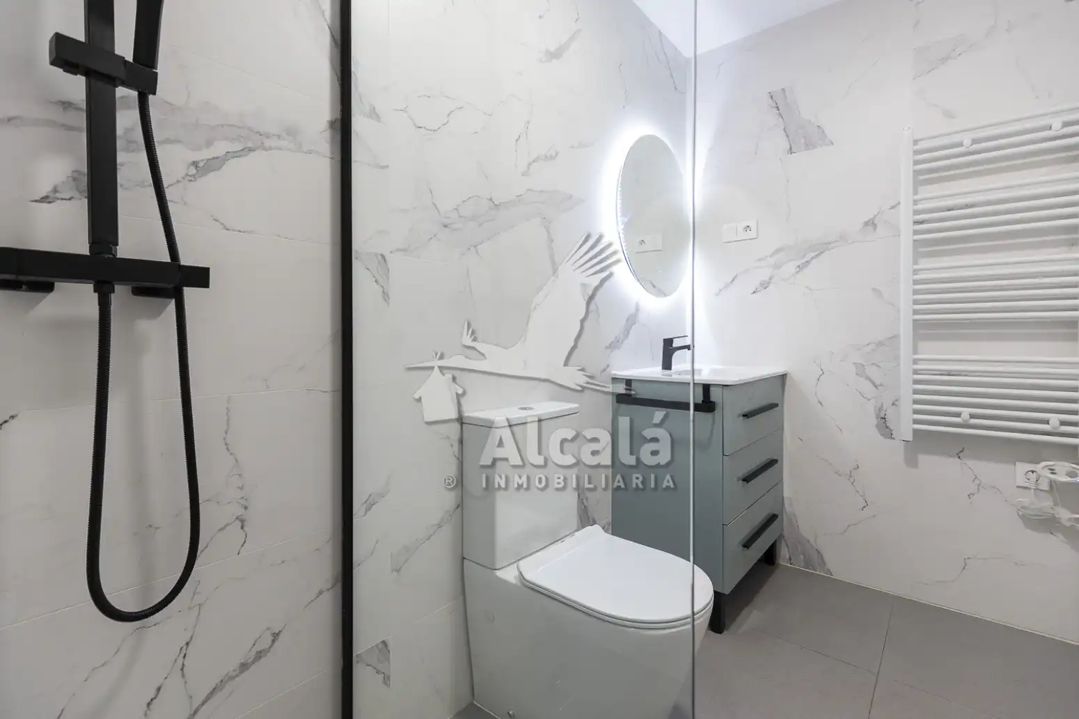 Bathroom of Flat for sale in Caballería Española