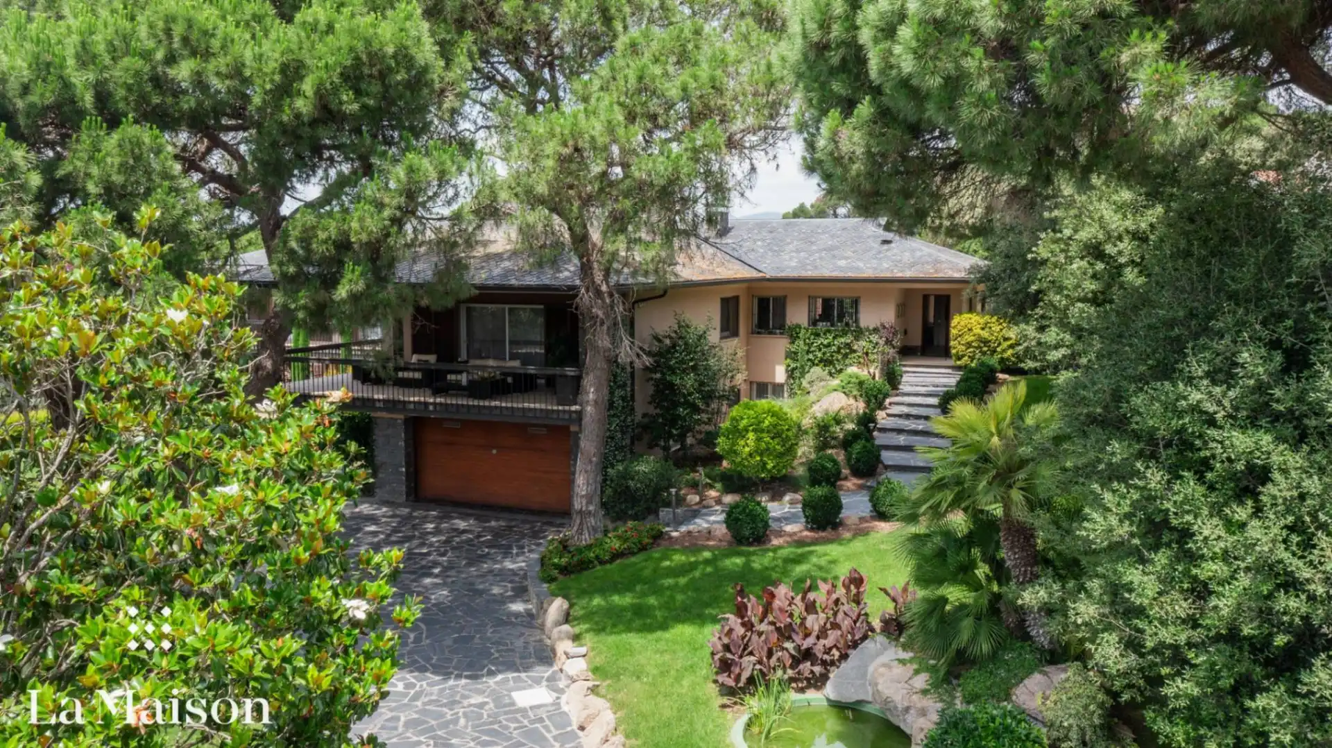 Vista exterior de Casa o xalet en venda en La Roca del Vallès amb Calefacció, Jardí privat i Traster
