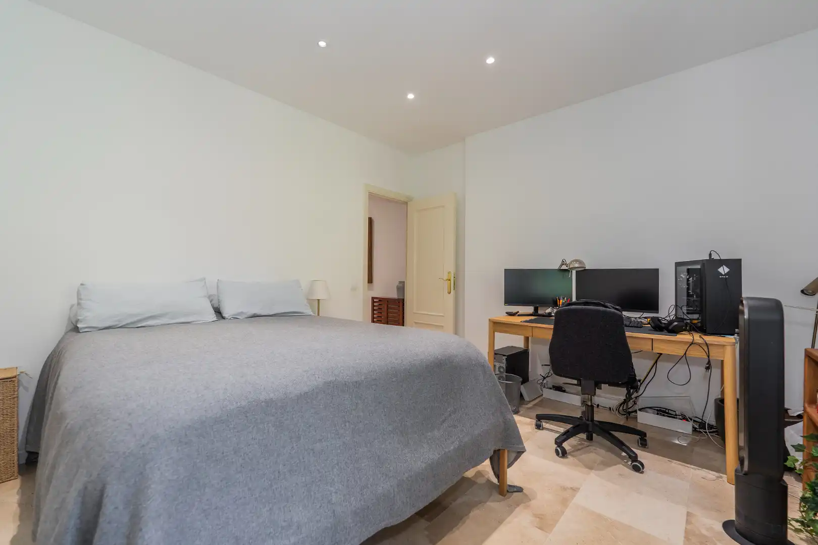 Bedroom of Houses for sale in Madrid  with Air Conditioner, Private garden and Swimming Pool